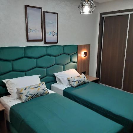 Appartement Pour Familles En Residence Avec Piscine Et Wifi Marrákes Kültér fotó